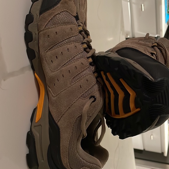 Fila hiking shoe men’s 10 1/2 like new brown suede rubber soles comfortable - Picture 2 of 6